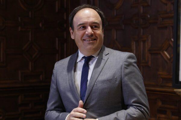 Pérez Llorca y Morant: Posible Reunión para Alcanzar Acuerdos Tras Plantón de Compromís
