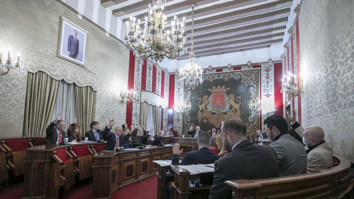 Alicante se opone al reparto de ingresos estatales y solicita priorizar inversiones en infraestructura hídrica