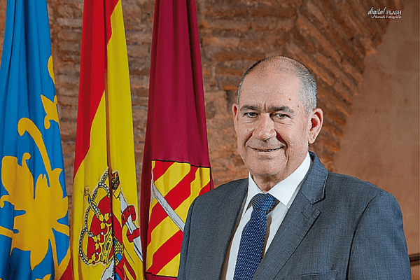Concejal de Alzira lanza comentarios machistas hacia su compañera: "Menudo escote llevas" y otras frases inapropiadas