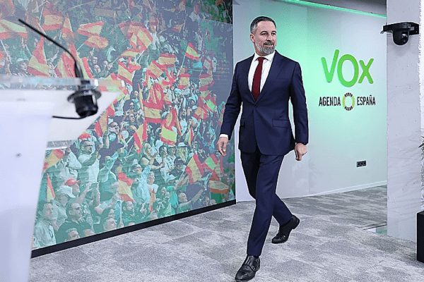 Feijóo Insta a Unir Votos Ante el Desafío de Abascal y Guardiola en Extremadura