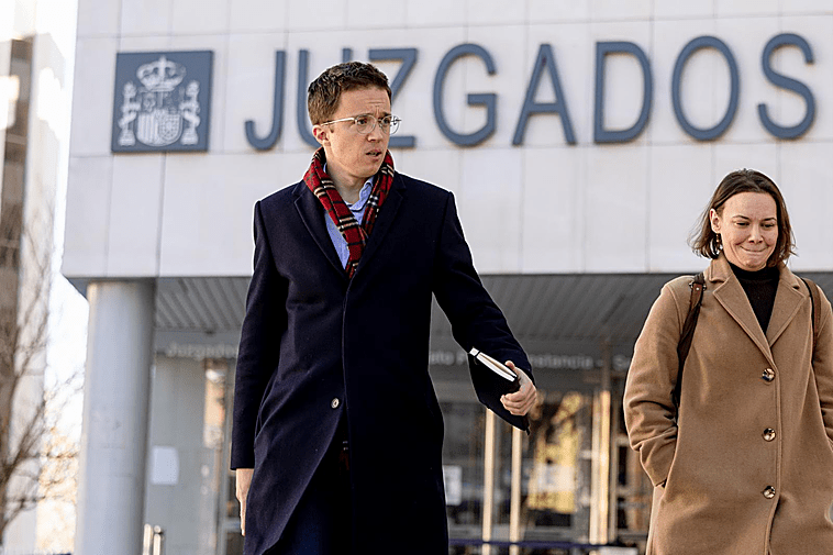 Instructor inicia juicio oral contra Errejón por presunta agresión sexual a Elisa Mouliaá