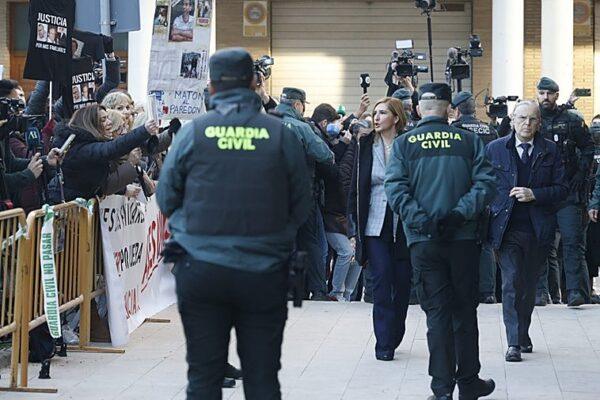 Víctimas de la DANA protestan ante el juzgado: "¡Mentirosos y sinvergüenzas!" a Pradas y Cuenca