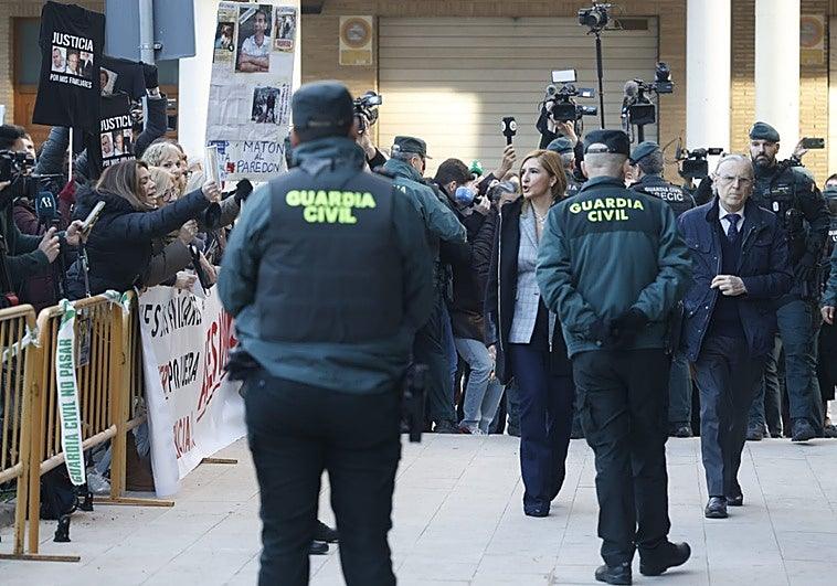 Víctimas de la DANA protestan ante el juzgado: "¡Mentirosos y sinvergüenzas!" a Pradas y Cuenca