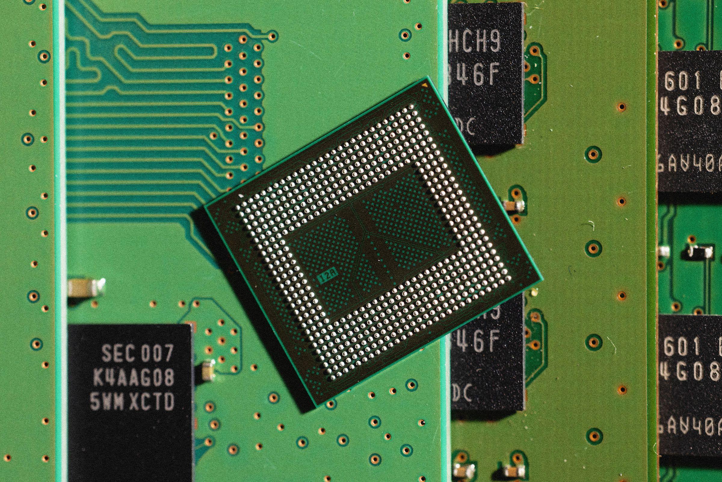 Crisis de Memoria RAM: Cómo la IA Está Afectando el Mercado y Posibles Soluciones Expertas