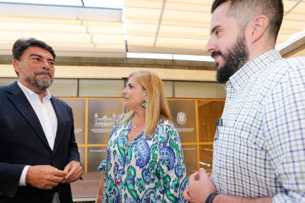 Carmen Robledillo de Vox en Alicante: "El Sistema Político Está Podrido"