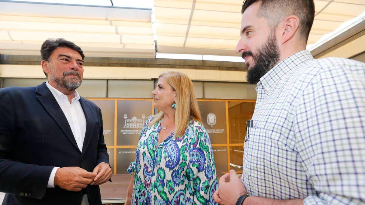 Carmen Robledillo de Vox en Alicante: "El Sistema Político Está Podrido"