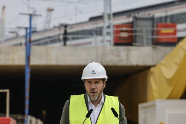 "460 Días Sin Tren en la Zona Dana: Óscar Puente Asegura que Está Haciendo un Gran Trabajo"