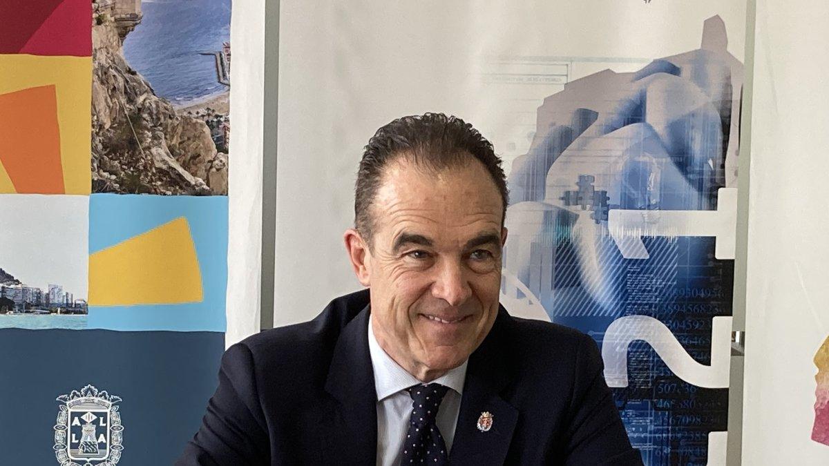 Antonio Peral toma las riendas de Urbanismo en Alicante tras la salida de Rocío Gómez por su vinculación con las VPP