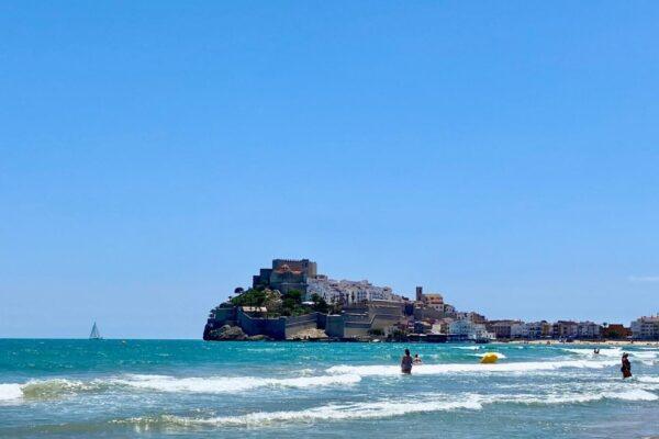 Descubren un cadáver en la playa de Peñíscola: Impactante hallazgo que conmociona a la localidad