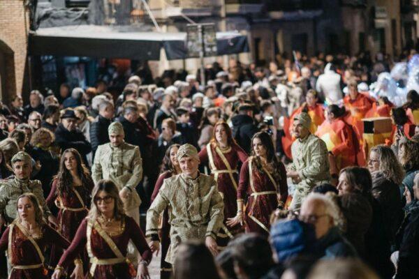 Carnaval del Grao en Castellón: Aplazamiento de Festividades al Aire Libre por Alerta Naranja de Viento
