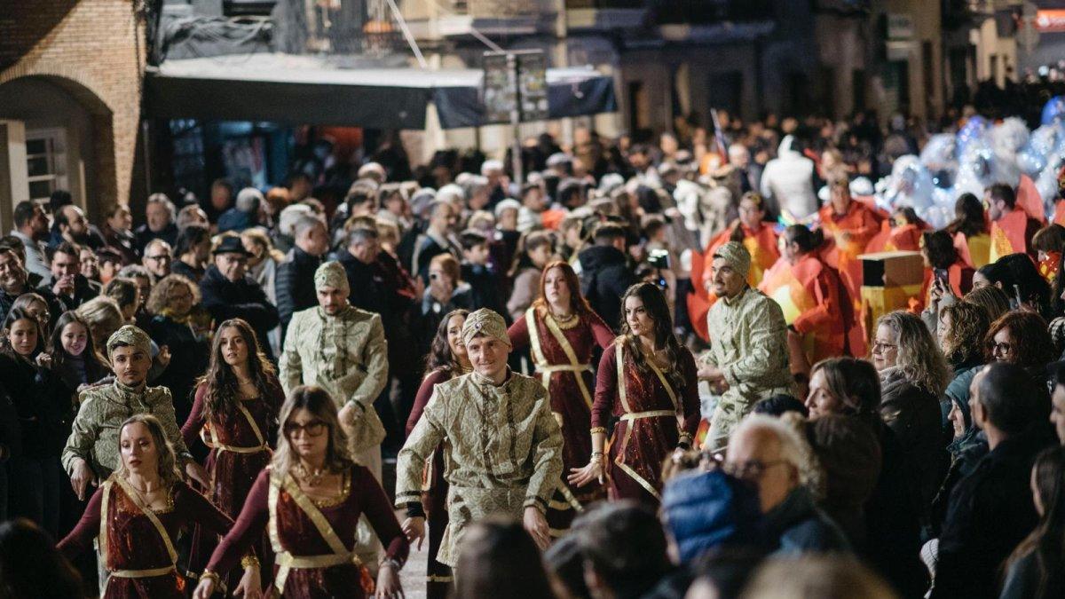 Carnaval del Grao en Castellón: Aplazamiento de Festividades al Aire Libre por Alerta Naranja de Viento
