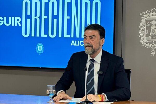 Barcala denuncia como "cacería" los ataques de 20 años contra su esposa