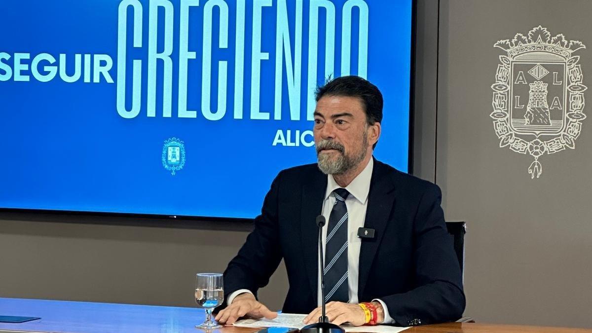 Barcala denuncia como "cacería" los ataques de 20 años contra su esposa