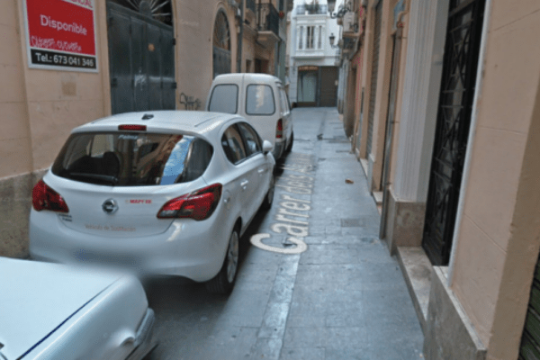 Apuñalan a Fallera Mayor de Valencia en el corazón de la ciudad: un ataque impactante por un extranjero