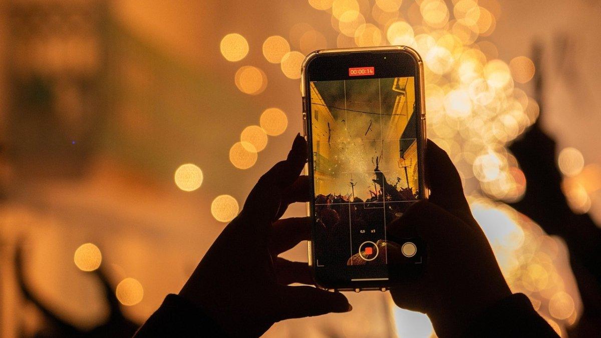 Vive las Fallas: Más de 300 Disparos de 100 Comisiones Iluminarán la Ciudad con Pirotecnia