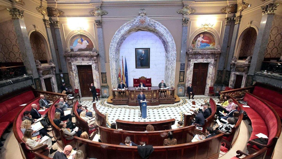 Valencia aprueba 259 nuevas viviendas y transforma un solar okupado en una plaza de 2.000 m²