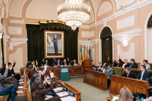 Castellón Prohíbe el Burka en Edificios Municipales y Aprueba un Nuevo Plan de Igualdad, a Pesar de la Oposición de Vox