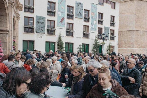 Castellón se Viste de Fiesta: 200,000 Pulseras, Cintas y Programas Listos para la Celebración de la Magdalena