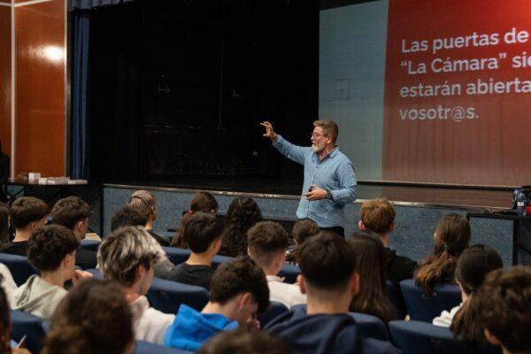 La empresa alicantina revoluciona la educación con "La Cámara en tu aula" en escuelas