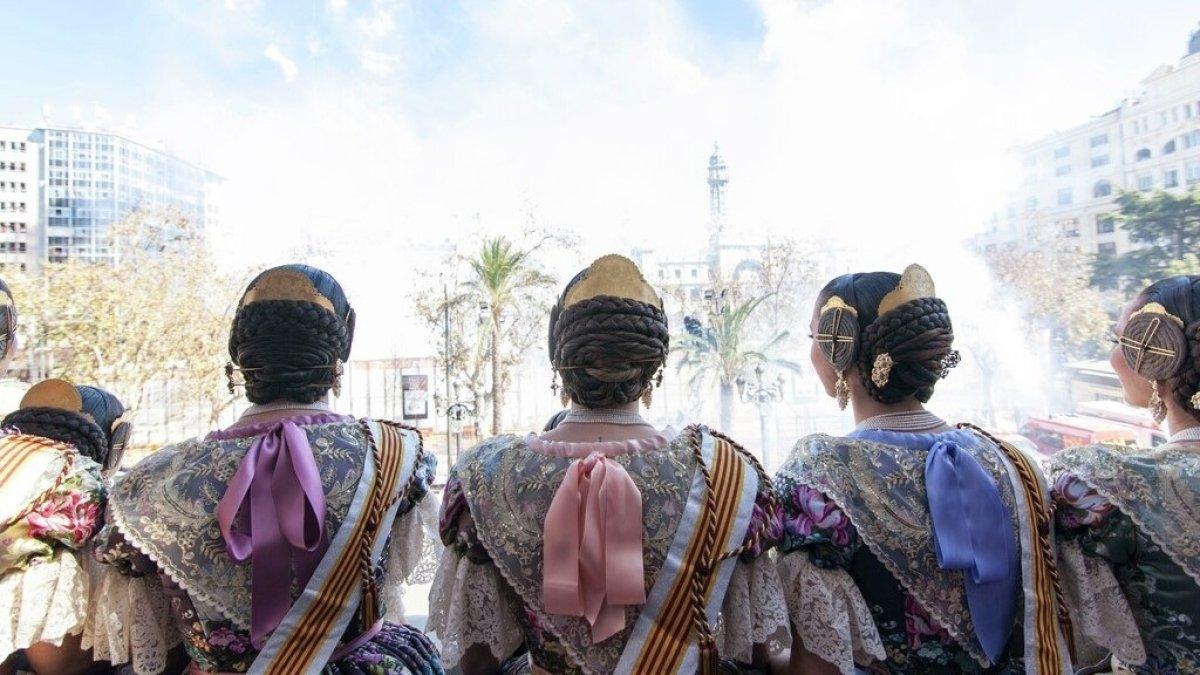 Calendario Completo de Mascletades, Castillos, Cabalgatas y la Nit de Foc en las Fiestas