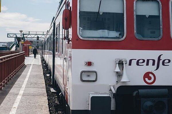 Gobierno ejecuta solo el 39% del Plan de Cercanías: ¿Qué significa para el transporte regional?