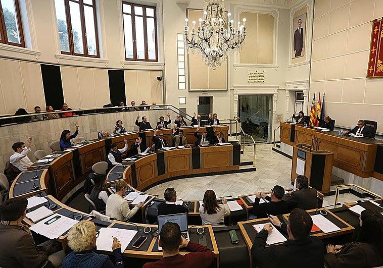 El PP Desestima Propuestas de la Oposición para Debatir las VPP en la Diputación de Alicante