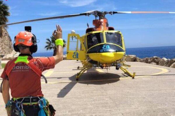 Rescate en helicóptero: senderista se rompe tibia y peroné tras caída en el Peñón de Ifach