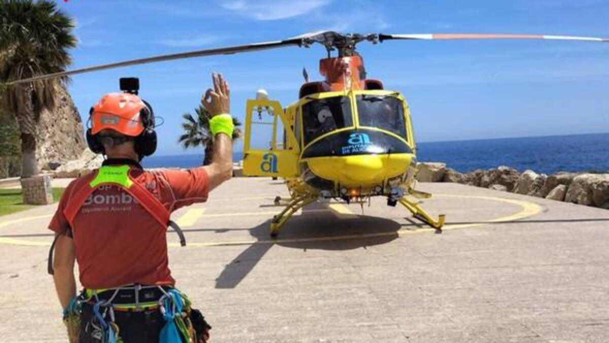 Rescate en helicóptero: senderista se rompe tibia y peroné tras caída en el Peñón de Ifach