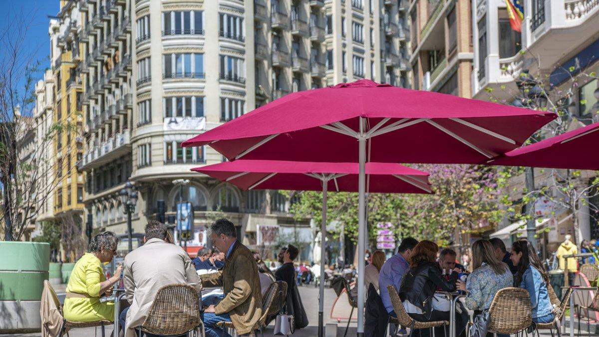 Aumento en la Facturación de la Hostelería Valenciana Durante las Fallas: ¿Por Qué No se Refleja en Mayores Beneficios?
