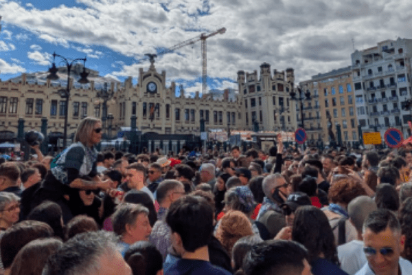 Mus interviene ante el último error de Óscar Puente que deja a los usuarios de Fallas en la periferia sin apoyo