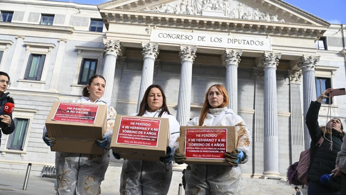Familiares de víctimas de la DANA exigen justicia y protestan por la falta de investigación al Gobierno de Sánchez
