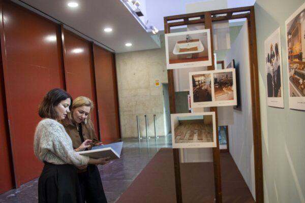 "Pujar la Persiana: La Exposición que Revela la Resiliencia del Pequeño Comercio Tras la Devastadora Dana"