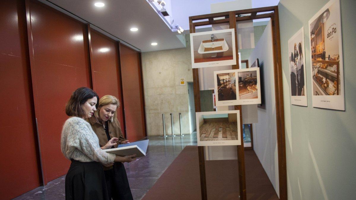 "Pujar la Persiana: La Exposición que Revela la Resiliencia del Pequeño Comercio Tras la Devastadora Dana"