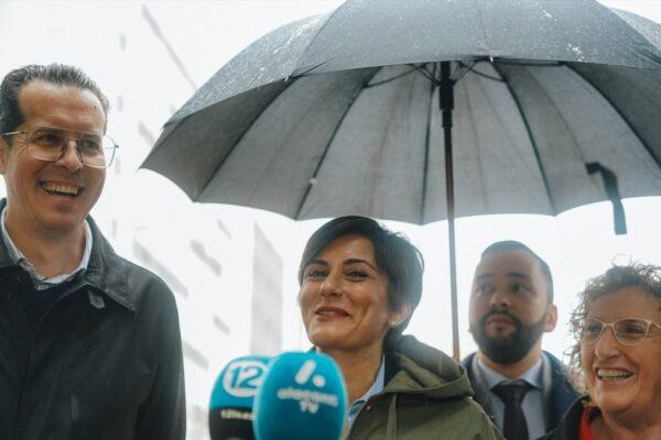 La ministra de Vivienda visita Les Naus mientras rechaza vivienda de Sareb a familia desahuciada con cuatro hijos