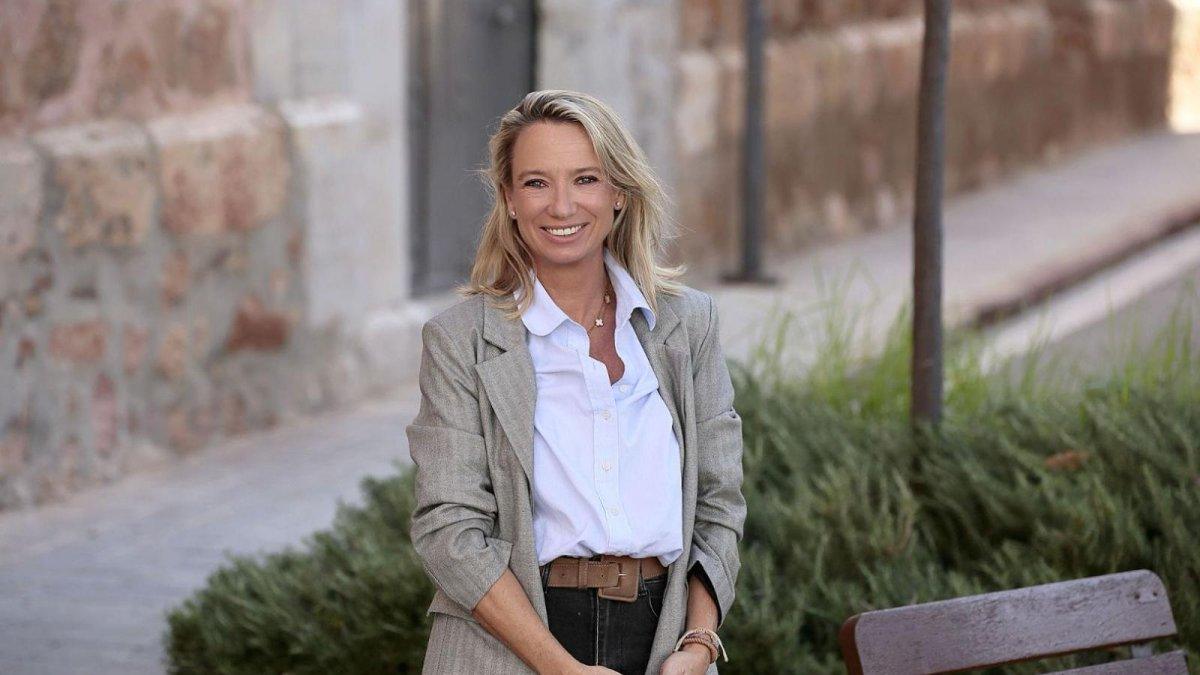Paz Carceller revela: "El PSOE otorgó viviendas públicas sin criterios claros en Puzol, ¡era un caos!"