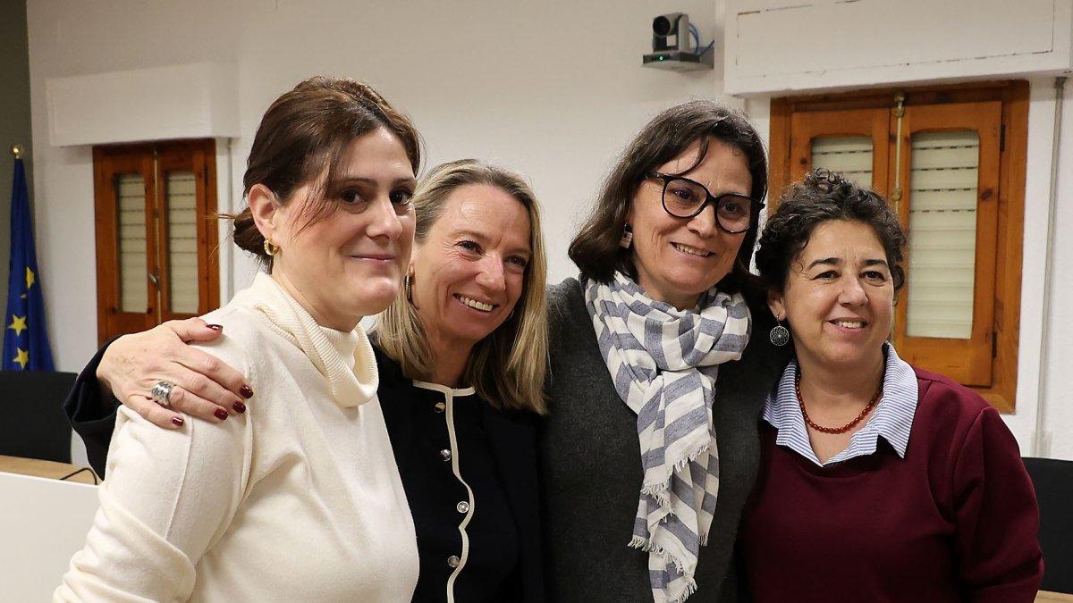 Carmen Bosó, Irene Rubio y el Club Atletismo: Celebrando el Talento Femenino en los Premios "És Dona" de Puçol