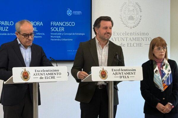 Elche da la bienvenida a sus 14 vecinos de Oriente Medio tras un contacto constante y exitoso