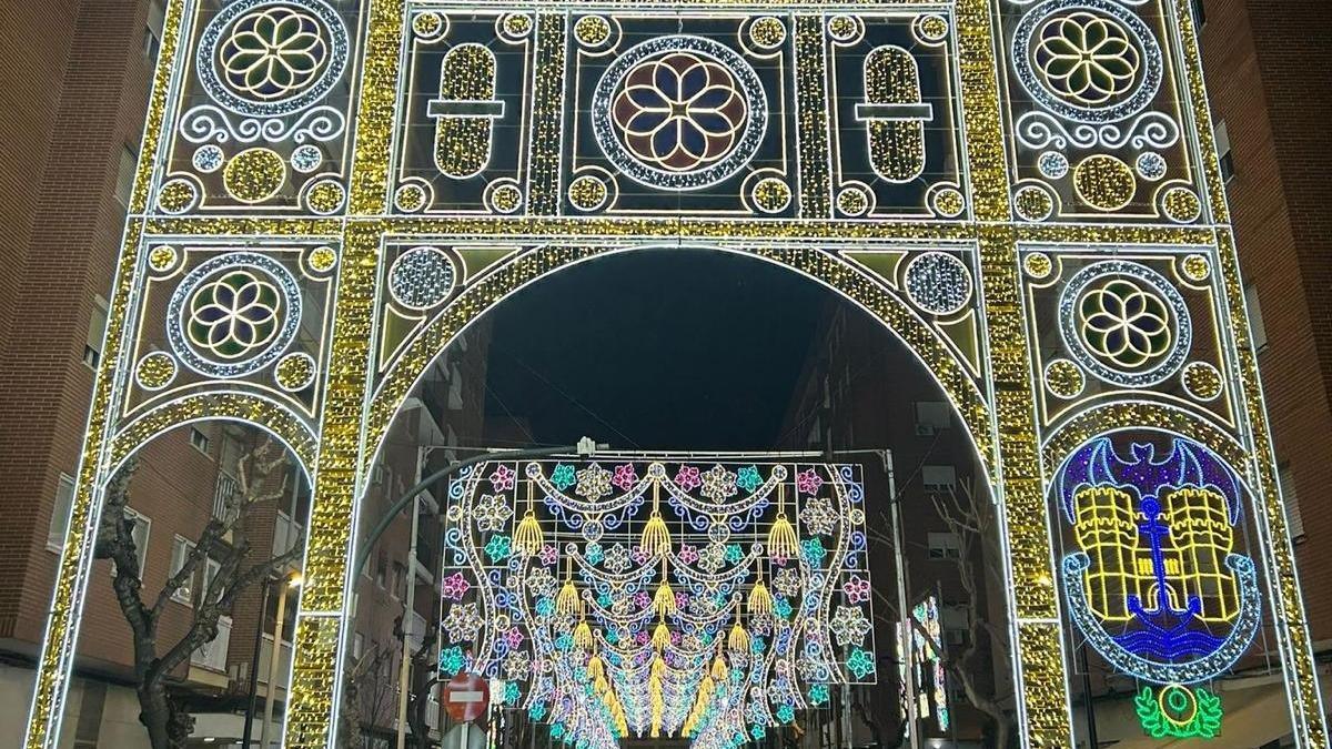 Descubre las Calles Iluminadas en Fallas: La Calle Cuba Gana el Primer Premio con su Impactante 'Efecto Wow'