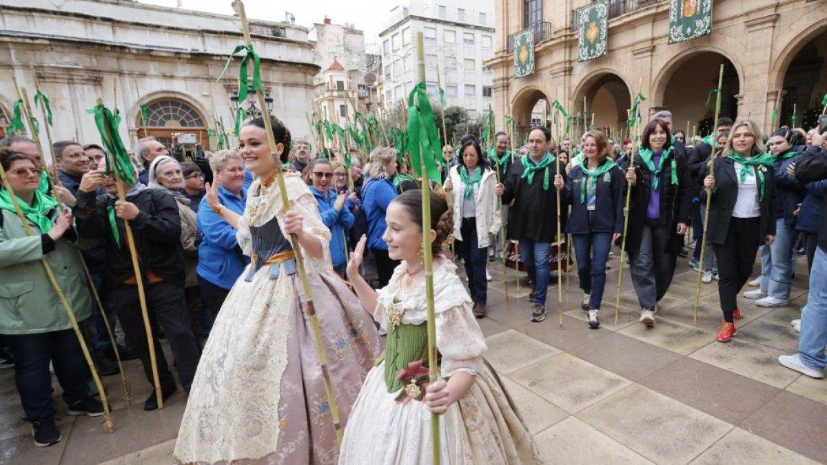 Castellón Celebra la Espectacular Romería de les Canyes: 25,000 Romeros y un Colorido Homenaje al 8M