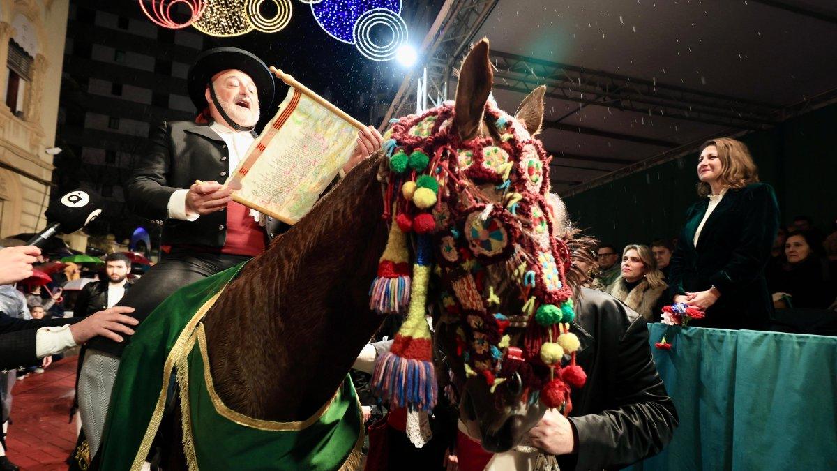 La Magdalena de Castellón: El Pregó Bajo la Lluvia Inaugura las Fiestas