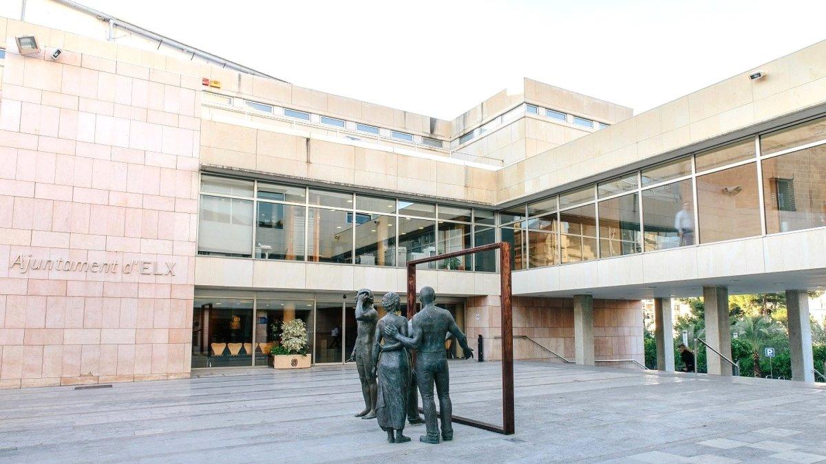 Desalojo en Elche: Hostal alquilaba habitaciones sin permisos ni condiciones adecuadas