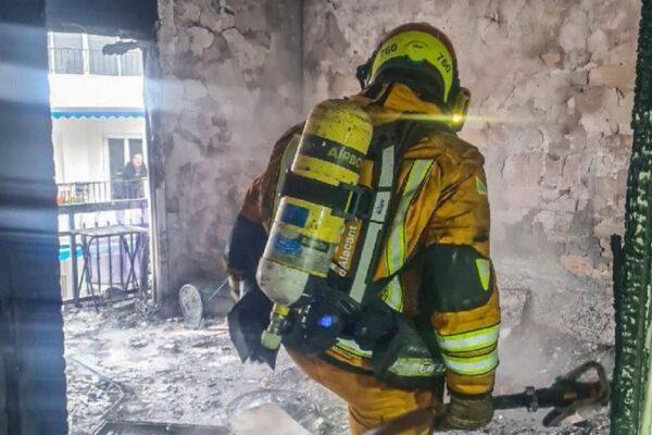 Incendio en Altea: Desalojo preventivo de diez personas en un cuarto piso