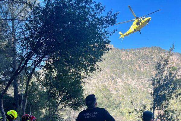 Heroica octogenaria es rescatada en helicóptero tras sufrir una luxación en una cueva de Montanejos