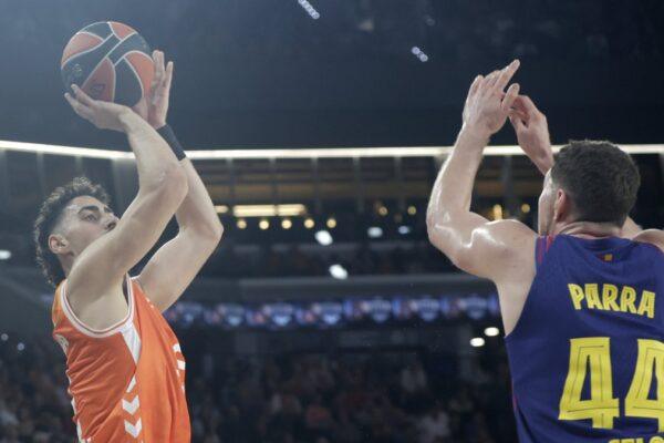El Valencia sucumbe ante el Barcelona (62 66) en medio de las Fallas por la pólvora mojada