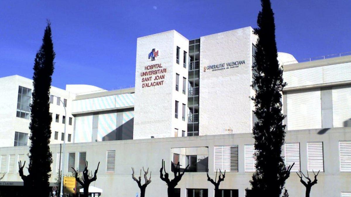 Ginecólogo olvida guante dentro de la vagina de paciente en Hospital de Sant Joan de Alicante: un incidente sorprendente