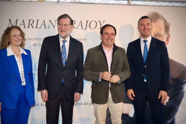 Rajoy responde con ironía a la petición de su regreso a la política en Torrent: "Buen golpe de humor"