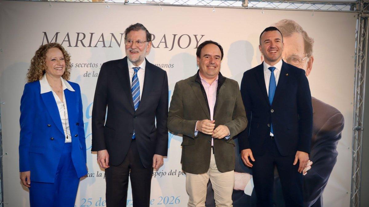 Rajoy responde con ironía a la petición de su regreso a la política en Torrent: "Buen golpe de humor"