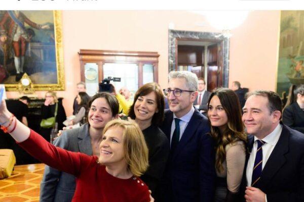 La comisionada del Gobierno ignora a alcaldes afectados por la DANA para asistir a la fiesta del ministro