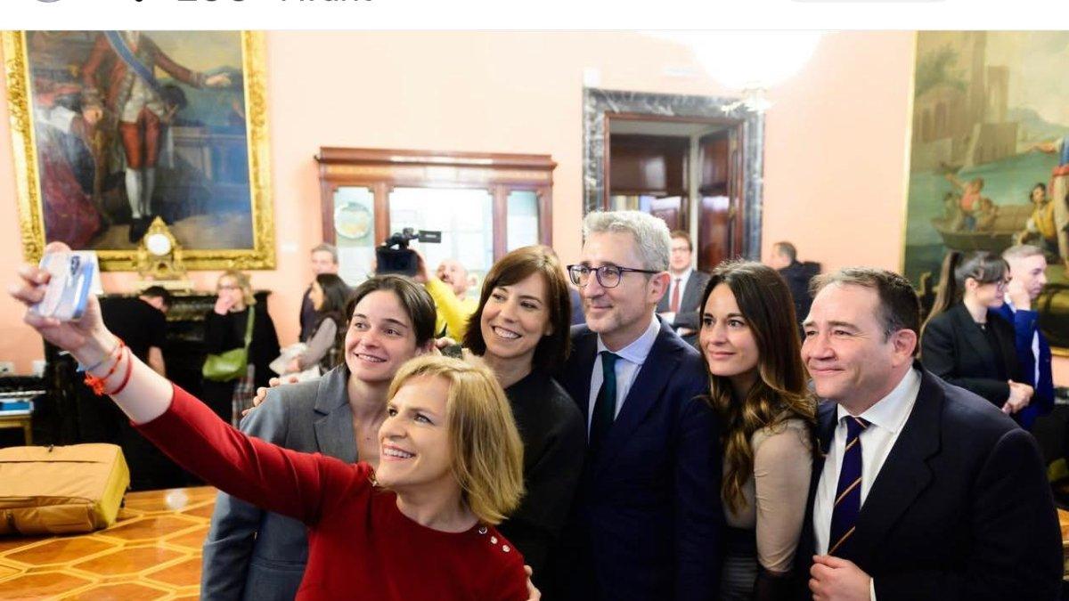 La comisionada del Gobierno ignora a alcaldes afectados por la DANA para asistir a la fiesta del ministro