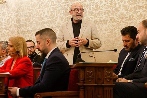 El concejal Manolo Copé gana recurso y podrá participar en plenos tras permiso por acogimiento